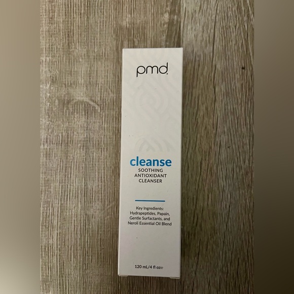 PMD cleanse Soothing Antioxidant Cleanser - Picture 4 of 10